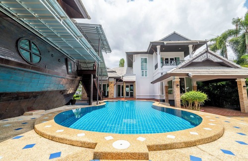 North Pattaya Villa | 4 BR Royal Boat Pool Villa – Pattaya's Hidden Haven
