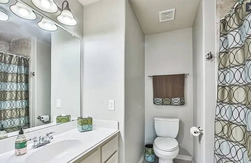 Briarforest Villa | 4 BR Spacious Villa w Heated pool Patio Backyard