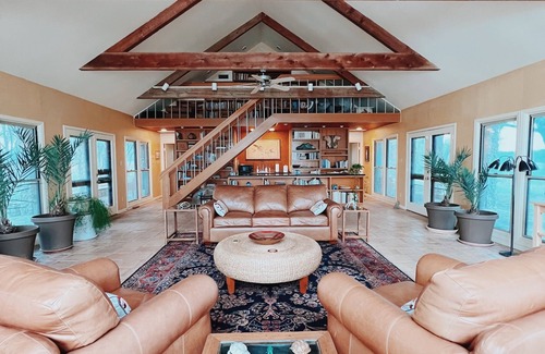 Glen Rose House | 4 BR w/Pool, Views, Farm & Ranch Stay- Flower Farm, Goats, Pigs, Disc Golf!