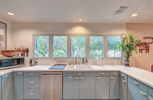 Glen Rose House | 4 BR w/Pool, Views, Farm & Ranch Stay- Flower Farm, Goats, Pigs, Disc Golf!