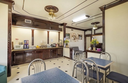 Three Rivers House | 4 Budget-Friendly Units, Free Parking Onsite, Outdoor Pool, Pets Allowed!