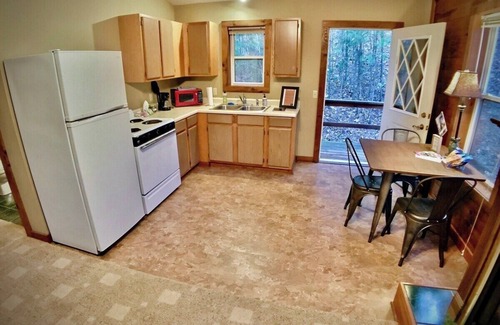 Eureka Springs Cabin | #4 - Cedar Creek Cabins - Giant Spa Tub/Charming 1-bedroom cabin