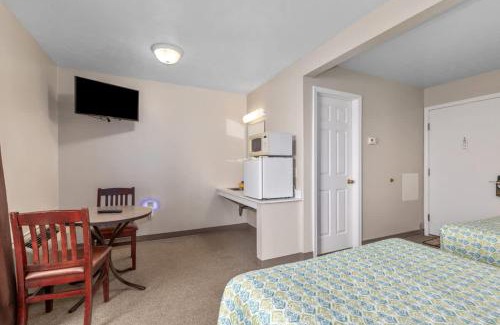 Lake City Hotel | 4 Compact Combined Family Studios