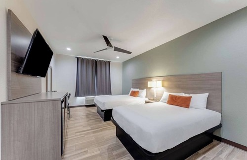 Eastside Promise Neighborhood Hotel | 4 Convenient Rooms w/Free Breakfast - Ideal for All Events & Major Attractions