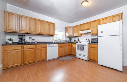 Amesbury Apartment | 4 Corners At Amesbury Downtown Pet Friendly