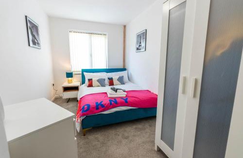 Aylesbury House | 4 en-suite bedroom house with free parking Aylesbury