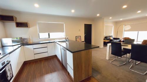 Hamilton Apartment | 4 En-suite Rooms Town House