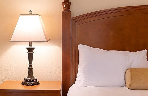 San Diego Country Estates Hotel | 4 Family Units | Pool & Free Onsite Parking | Near Ramona Winery