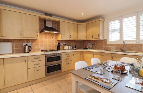 Whitstable Cottage | 4 FISHERMANS WHARF, pet friendly, with a garden in Whitstable