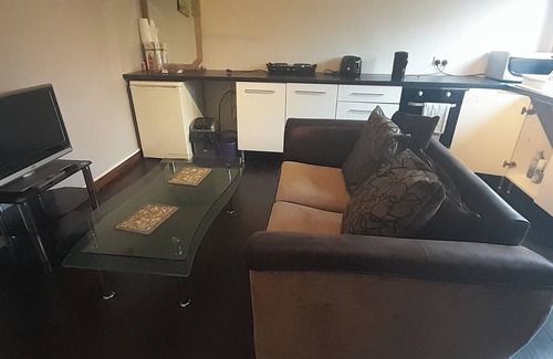 Bournemouth Cabin | 4 Guests - Pet Friendly - 13 min to the Beach