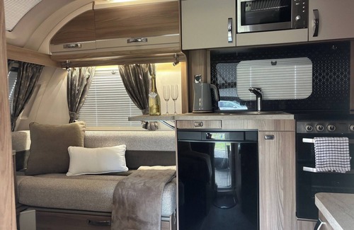 Durham Cabin | 4 Guests - Pet Friendly - Durham Caravan Retreat