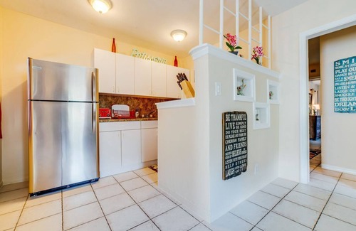 Edgewood Apartment | #4 Heated Pool, Large Yard, 2BR+sunroom/office