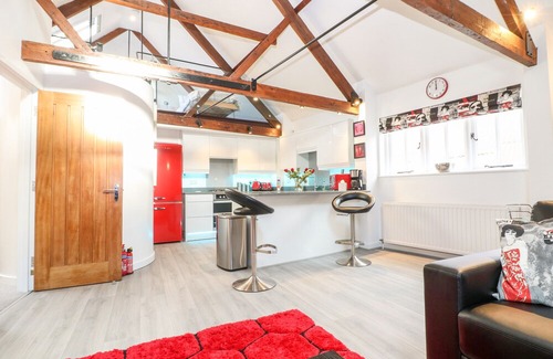 Salisbury Cottage | 4 Holt Court, SALISBURY