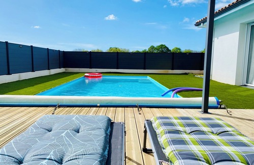 Saint-Martin-de-Hinx House | 4* house with private pool and garden