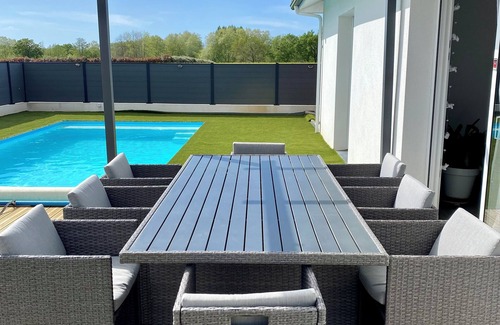 Saint-Martin-de-Hinx House | 4* house with private pool and garden