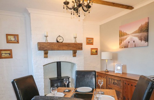 Ashbourne Cottage | 4 JUBILEE COTTAGES, family friendly, with a garden in Ashbourne