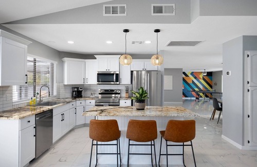 Covey House | 4 King Beds - Quiet Neighborhood, Heated Pool+Putting Green+Bocce