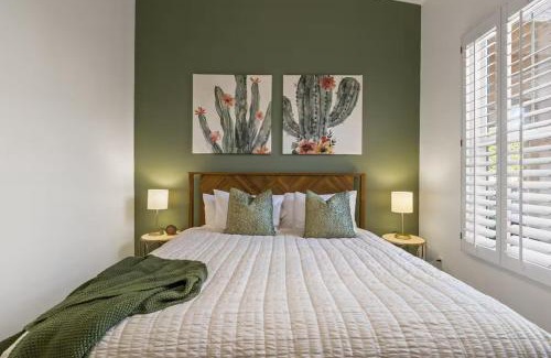 Garden Lakes House | 4 King Size Beds - Hot Tub & Pool