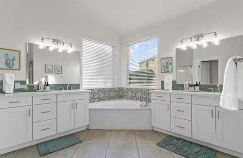 Garden Lakes House | 4 King Size Beds - Hot Tub & Pool