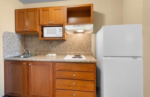 Pleasanton Hotel | 4 Kitchen Suites | Pleasanton, TX Near Downtown