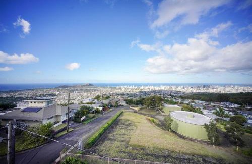 Diamond Head - Kapahulu - St. Louis Apartment | 4 Mi to Beaches Honolulu Hideaway with Views!