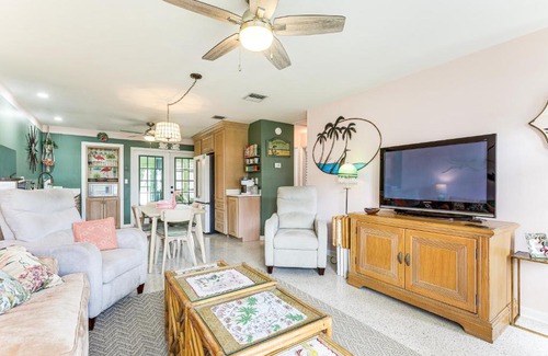 Stuart House | 4 Mi to Beaches Vibrant Stuart Villa with Patio!