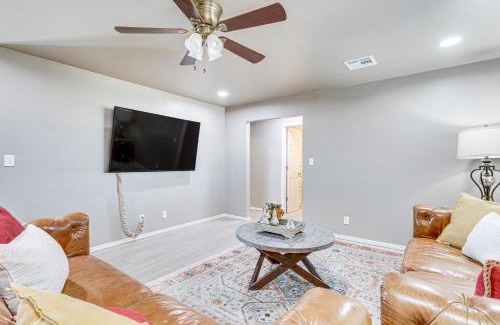 Guthrie House | 4 Mi to Dtwn Guthrie Family Home with Fire Pit!