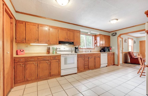 Glidden House | 4 Mi to Gordon Lake: Family Retreat in Glidden!