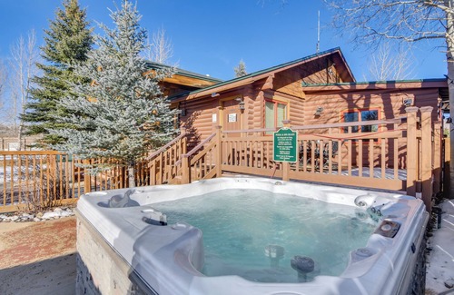 Granby Cabin | 4 Mi to Granby Ranch: Cabin w/Hot Tub Access!