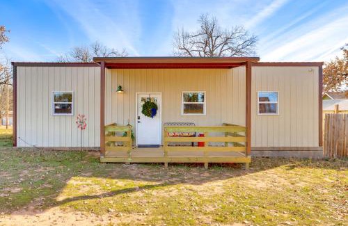Guthrie House | 4 Mi to Lazy E Arena Horse Lovers Haven with Grill