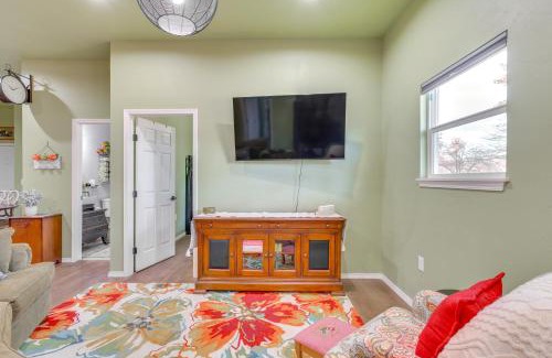 Guthrie House | 4 Mi to Lazy E Arena Horse Lovers Haven with Grill
