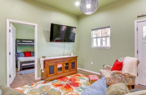 Guthrie House | 4 Mi to Lazy E Arena Horse Lovers Haven with Grill