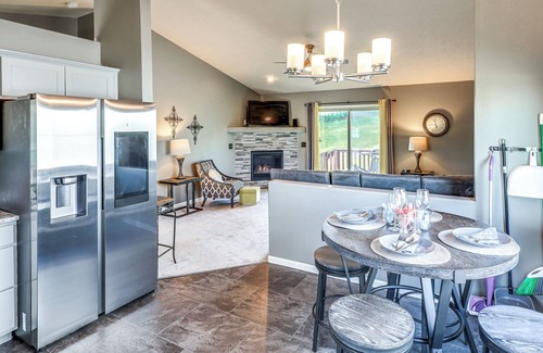 LaPlatte I House | 4 Mi to Offutt AFB - Family Home in Omaha Suburbs!