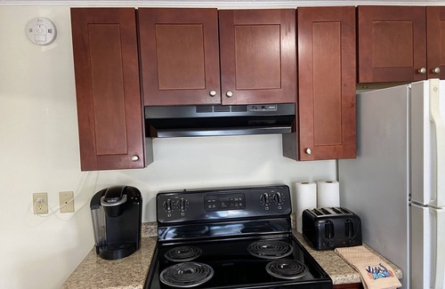 Old Orchard Beach Apartment | 4 min walk to the beach. Large 1BD Pets Ok