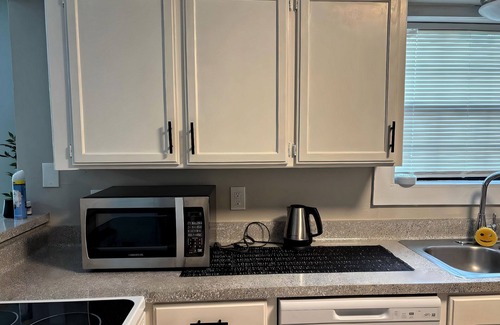 Central Arlington Apartment | 4 Mins to ATT Stadium! Cozy 2-bedroom Duplex Unit in charming Arlington