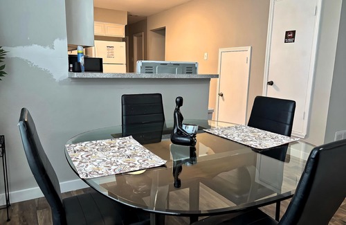 Central Arlington Apartment | 4 Mins to ATT Stadium! Cozy 2-bedroom Duplex Unit in charming Arlington