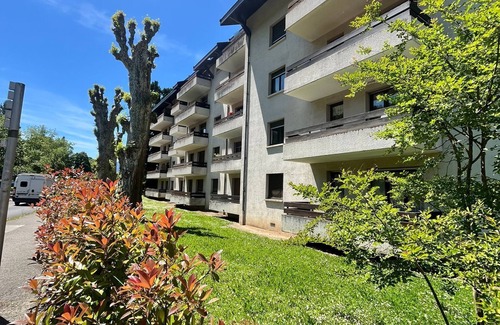 Saint-Martin-d'Uriage Apartment | 4-person ground-floor apartment, in the center of town and facing Parc d'Uriage, close to amenities