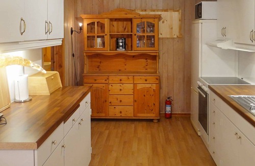 Voll House | 4 person holiday home in Måndalen