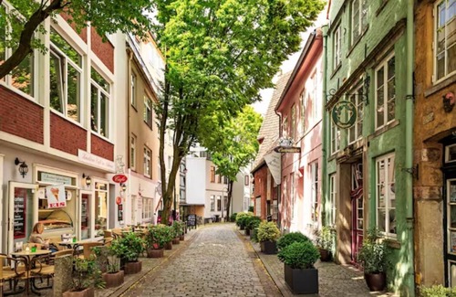 Neuschonefeld Apartment | 4-room residence for families and groups with balcony and garden view!