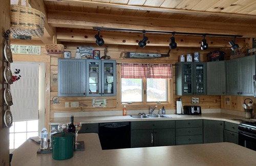 Pine River Pond House | 4 Season Cozy log Cabin/Lake/fire pit/game room/