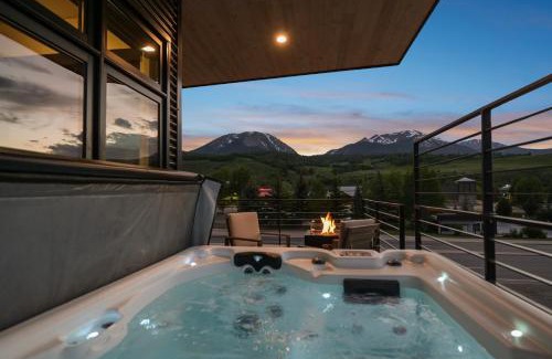 Silverthorne House | 4-Season Modern Mountain Penthouse with Private Hot Tub & Scenic Views