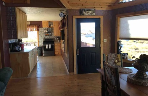 Cora Cabin | 4 Seasons Lodge Year Round Outdoor Mountain Paradise! In Beautiful Cora Wyoming.