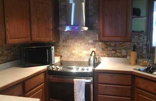 Day House | 4 Seasons Romance and Serenity Discover your Perfect Retreat on Sacandaga Lake!n