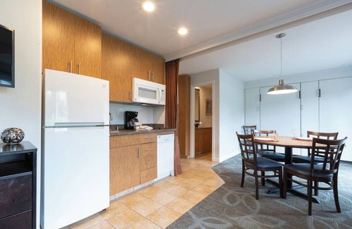 San Clemente Hotel | 4 Spacious Coastal Stay Units | Kitchenette | Pool | Near Beach
