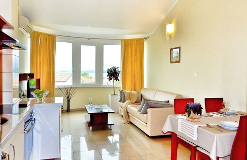 Vantacici Apartment | 4 star apartment in Malinska 150m from the beach with pool, dishwasher, wifi, air conditioning