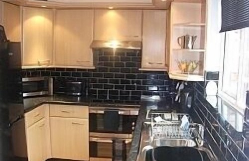Shawlands Apartment | 4 Star Boswell One-Bedroom Self Catering Apartment - Quiet - Parking - Wifi