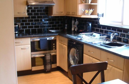 Shawlands Apartment | 4 Star Boswell One-Bedroom Self Catering Apartment - Quiet - Parking - Wifi