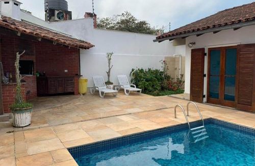 Jardim Virginia House | 4 SUITES, AR COND TV, INTERNET, PISCINA,150 MTS PRAIA! Aceitamos Pet!