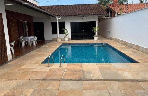 Jardim Virginia House | 4 SUITES, AR COND TV, INTERNET, PISCINA,150 MTS PRAIA! Aceitamos Pet!