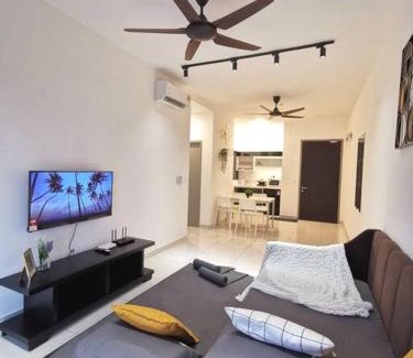 Kampung Bukit Dukong Apartment | 4 Traders Garden 1 Bedroom Pool View Netflix WiFi